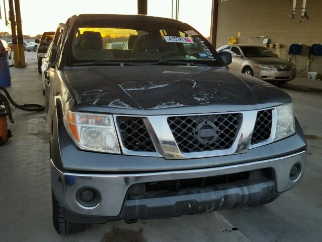 1N6AD07U15C423724 - 2005 NISSAN FRONTIER C GRAY photo 9