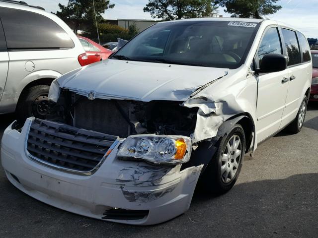 2A8HR44H18R663961 - 2008 CHRYSLER TOWN & COU WHITE photo 2