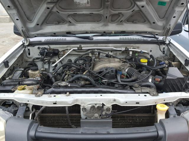 1N6ED27T81C339947 - 2001 NISSAN FRONTIER C SILVER photo 7