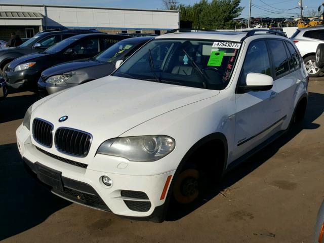 5UXZV4C59BL410948 - 2011 BMW X5 XDRIVE3 WHITE photo 2