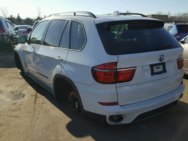 5UXZV4C59BL410948 - 2011 BMW X5 XDRIVE3 WHITE photo 3