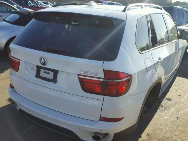 5UXZV4C59BL410948 - 2011 BMW X5 XDRIVE3 WHITE photo 4