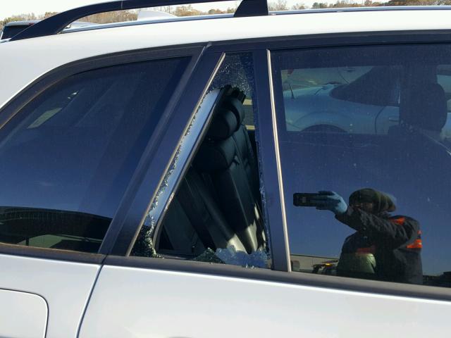 5UXZV4C59BL410948 - 2011 BMW X5 XDRIVE3 WHITE photo 9