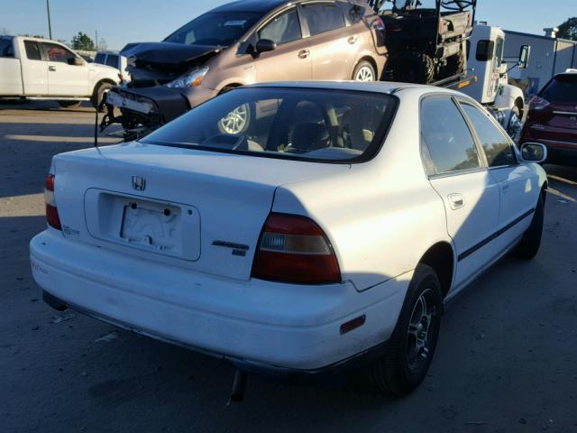 1HGCD5638RA183673 - 1994 HONDA ACCORD LX WHITE photo 4