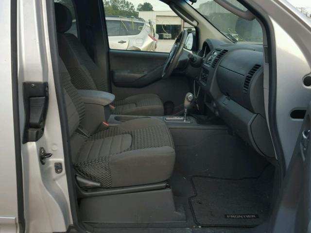 1N6AD06U48C429474 - 2008 NISSAN FRONTIER K SILVER photo 5