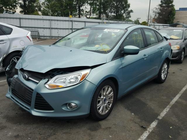 1FAHP3F24CL417266 - 2012 FORD FOCUS SE BLUE photo 2