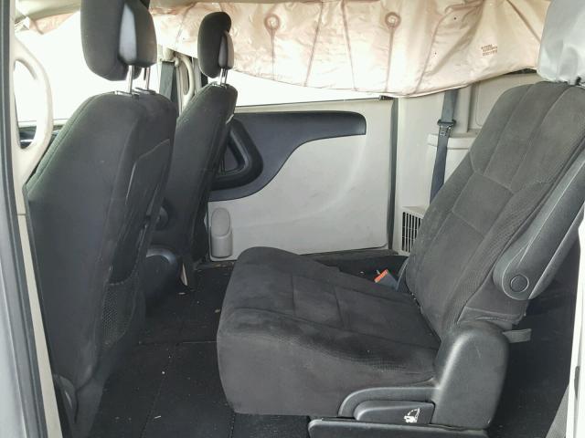 2D4RN4DG9BR765405 - 2011 DODGE GRAND CARA SILVER photo 6