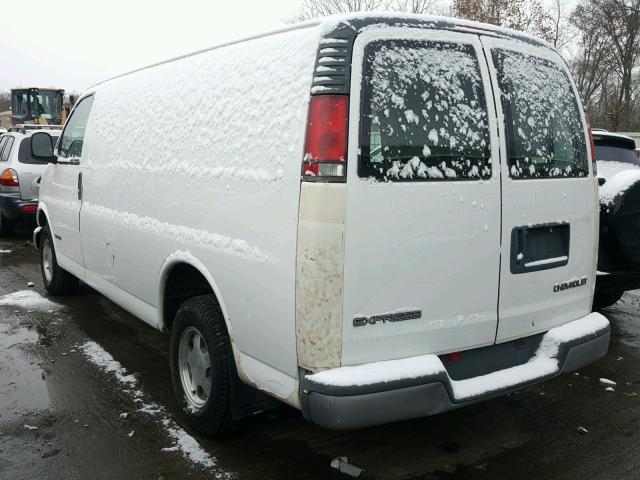 1GCEG15W021120947 - 2002 CHEVROLET EXPRESS G1 WHITE photo 3