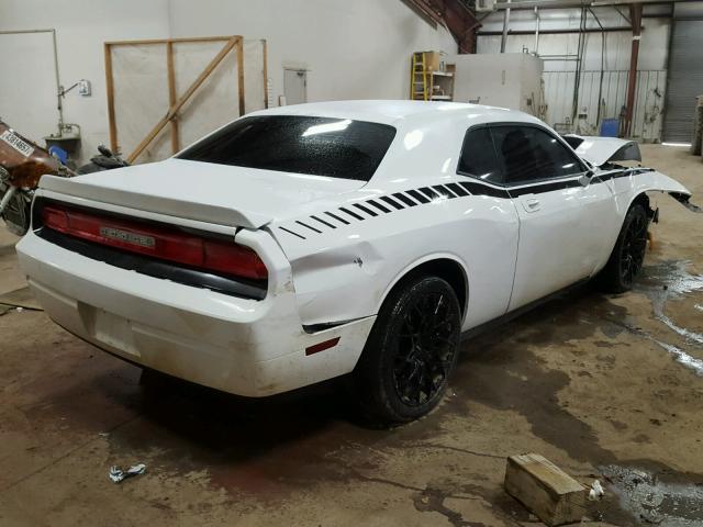 2B3CJ4DV8AH320785 - 2010 DODGE CHALLENGER WHITE photo 4