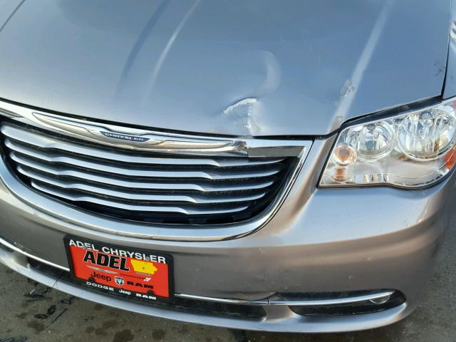 2C4RC1BG8GR135676 - 2016 CHRYSLER TOWN & COU SILVER photo 9