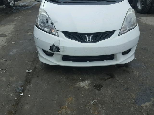 JHMGE8H4XAS015017 - 2010 HONDA FIT SPORT WHITE photo 9