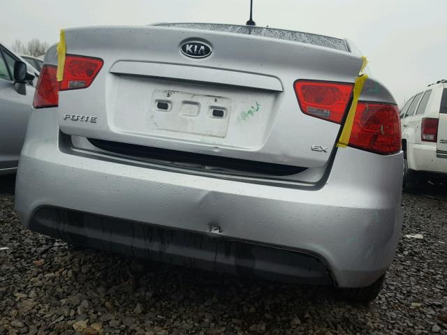 KNAFU4A23A5243552 - 2010 KIA FORTE EX SILVER photo 9