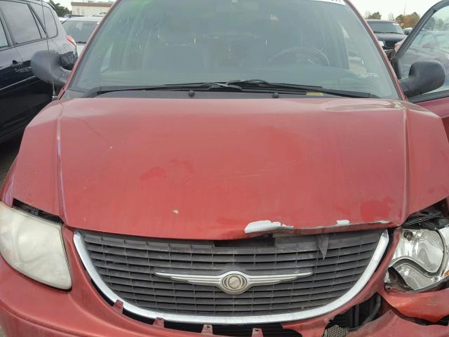 1C8GP44R14B515740 - 2004 CHRYSLER TOWN & COU RED photo 7