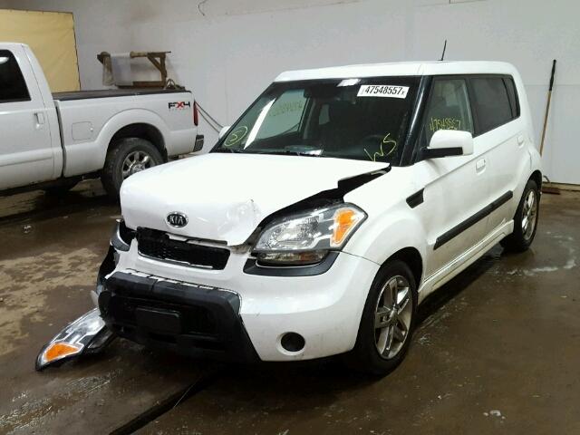 KNDJT2A2XA7703248 - 2010 KIA SOUL + WHITE photo 2