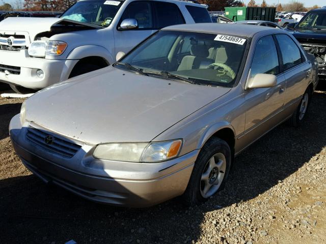 4T1BG22K7VU811966 - 1997 TOYOTA CAMRY CE GOLD photo 2