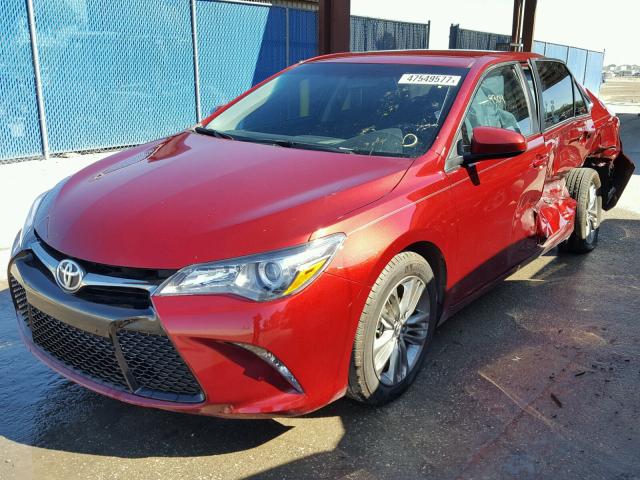 4T1BF1FK2HU754930 - 2017 TOYOTA CAMRY LE RED photo 2