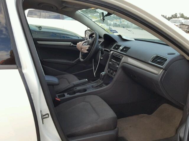 1VWAP7A37DC045763 - 2013 VOLKSWAGEN PASSAT S أبيض صورة 5