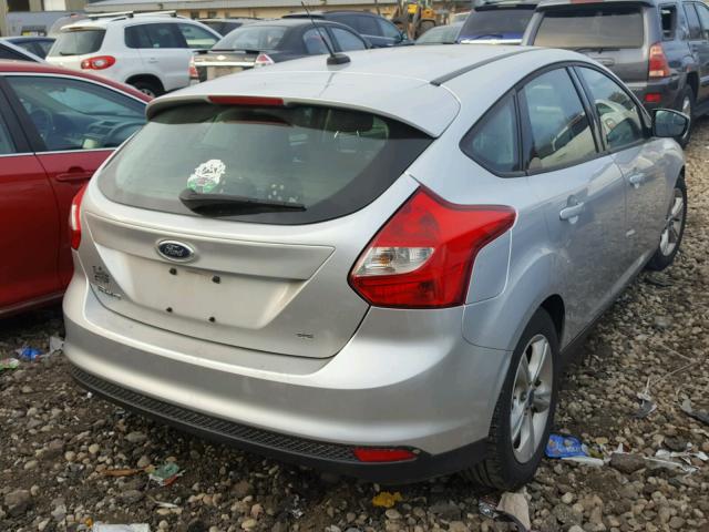 1FAHP3K24CL284952 - 2012 FORD FOCUS SE SILVER photo 4