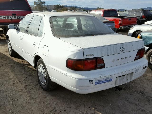 JT2BG12K6T0405480 - 1996 TOYOTA CAMRY DX WHITE photo 3