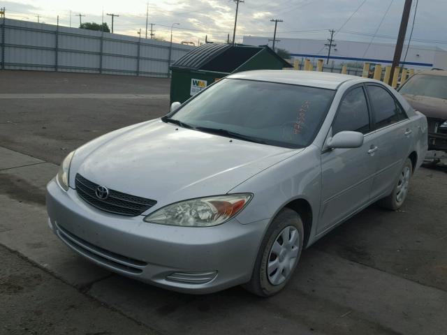 4T1BE32K02U094477 - 2002 TOYOTA CAMRY LE GRAY photo 2