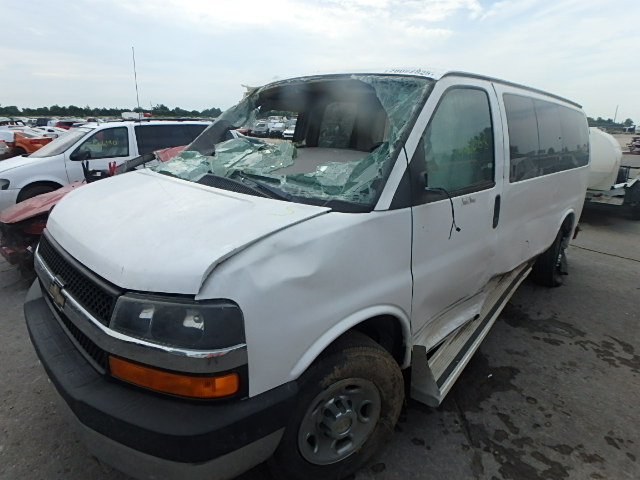 1GAHG35K391176387 - 2009 CHEVROLET EXPRESS G3 WHITE photo 2