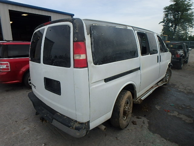 1GAHG35K391176387 - 2009 CHEVROLET EXPRESS G3 WHITE photo 4