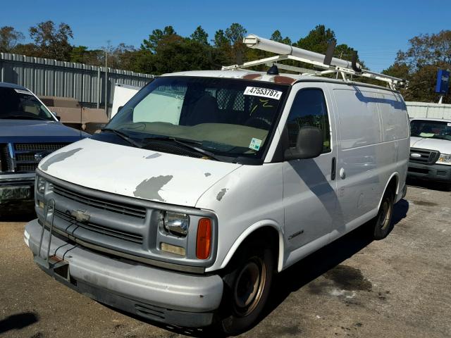 1GCFG25W021103317 - 2002 CHEVROLET EXPRESS G2 WHITE photo 2