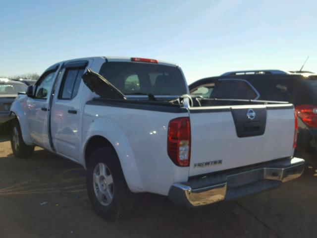 1N6AD07U55C421281 - 2005 NISSAN FRONTIER C WHITE photo 3