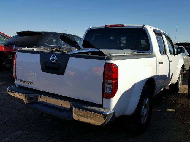 1N6AD07U55C421281 - 2005 NISSAN FRONTIER C WHITE photo 4