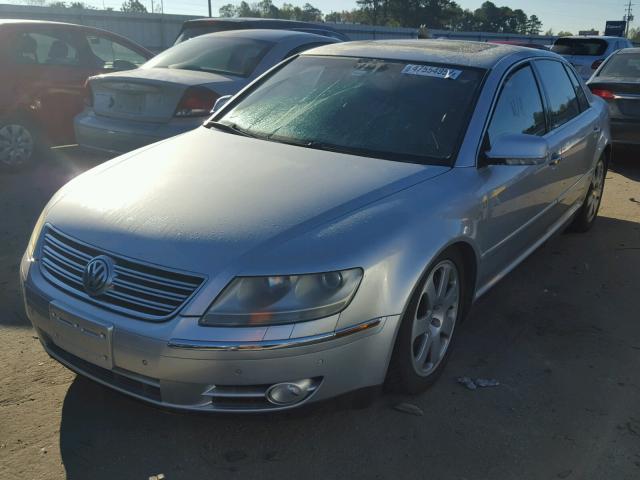 WVWAF63D848009881 - 2004 VOLKSWAGEN PHAETON 4. SILVER photo 2