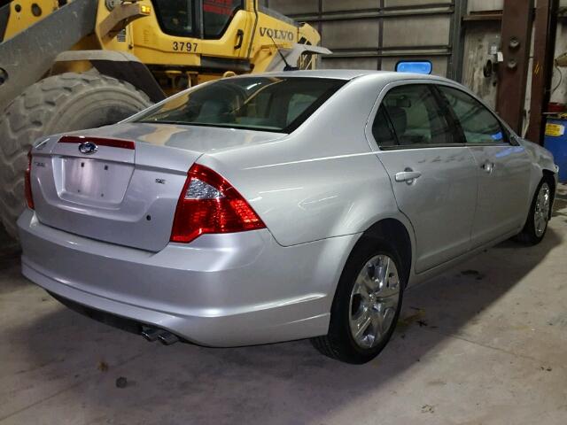 3FAHP0HA0BR267692 - 2011 FORD FUSION SE SILVER photo 4