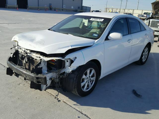 4T1BF3EK1BU631835 - 2011 TOYOTA CAMRY BASE WHITE photo 2