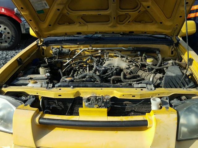 1N6ED29X52C332360 - 2002 NISSAN FRONTIER C YELLOW photo 7