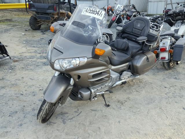 1HFSC47M68A705865 - 2008 HONDA GL1800 GRAY photo 2