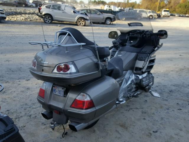 1HFSC47M68A705865 - 2008 HONDA GL1800 GRAY photo 4