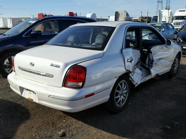 KMHFU45D11A152183 - 2001 HYUNDAI XG 300 WHITE photo 4