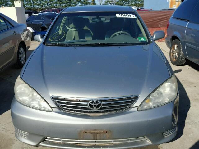 4T1BE30KX5U534468 - 2005 TOYOTA CAMRY LE 灰色 照片 9