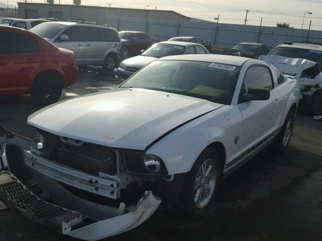 1ZVHT80NX95100933 - 2009 FORD MUSTANG WHITE photo 2