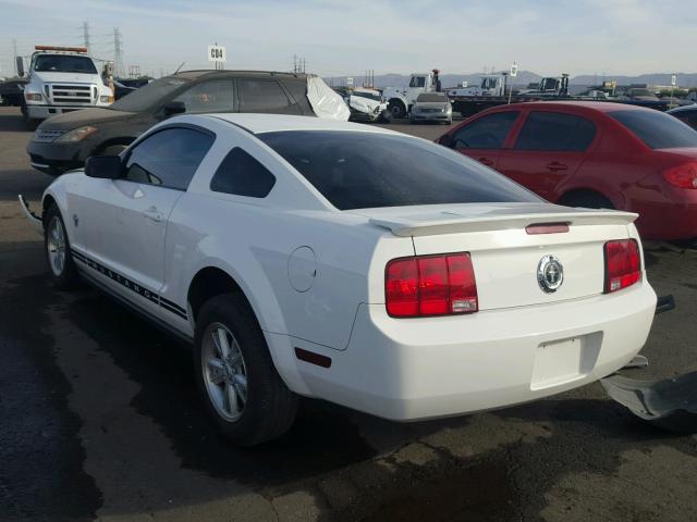 1ZVHT80NX95100933 - 2009 FORD MUSTANG WHITE photo 3