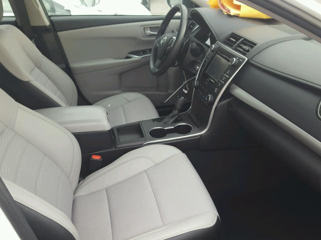 4T1BF1FK5HU320064 - 2017 TOYOTA CAMRY LE თეთრი ფოტო 5