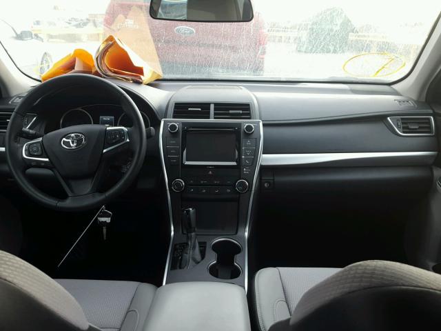 4T1BF1FK5HU320064 - 2017 TOYOTA CAMRY LE თეთრი ფოტო 9