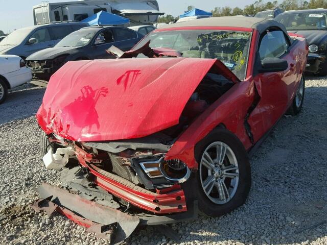 1ZVBP8EM6B5146968 - 2011 FORD MUSTANG RED photo 2