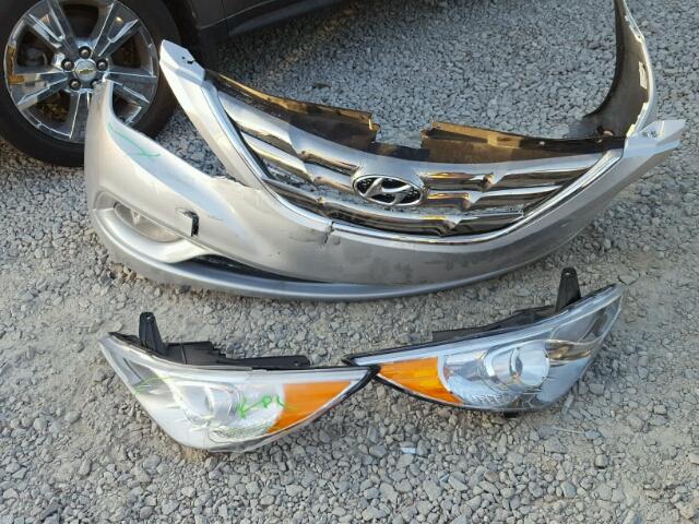 5NPEC4AB6BH200391 - 2011 HYUNDAI SONATA SE SILVER photo 9