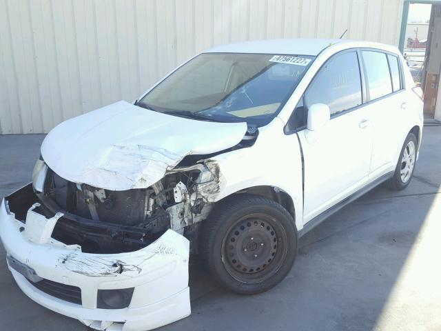 3N1BC13E18L390105 - 2008 NISSAN VERSA S WHITE photo 2