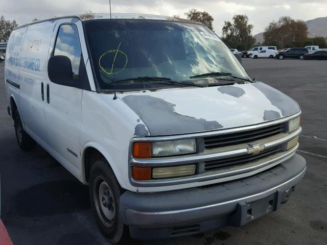 1GCFG25R521169209 - 2002 CHEVROLET EXPRESS G2 WHITE photo 1