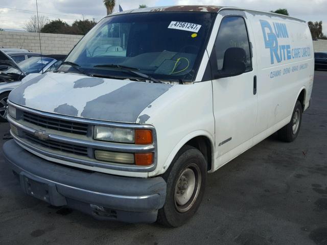 1GCFG25R521169209 - 2002 CHEVROLET EXPRESS G2 WHITE photo 2