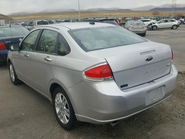 1FAHP3HN7AW136985 - 2010 FORD FOCUS SEL SILVER photo 3