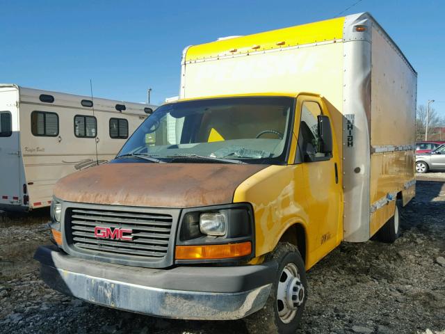 1GDHG31U351910627 - 2005 GMC SAVANA CUT YELLOW photo 2