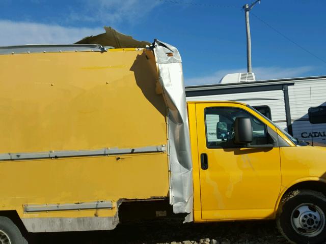 1GDHG31U351910627 - 2005 GMC SAVANA CUT YELLOW photo 9