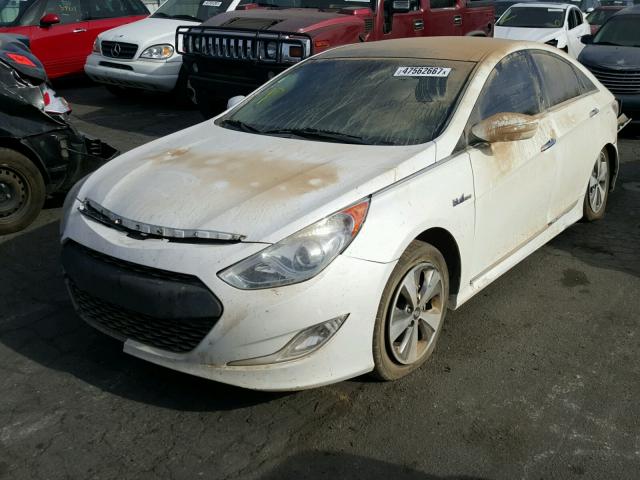 KMHEC4A42BA001018 - 2011 HYUNDAI SONATA HYB WHITE photo 2